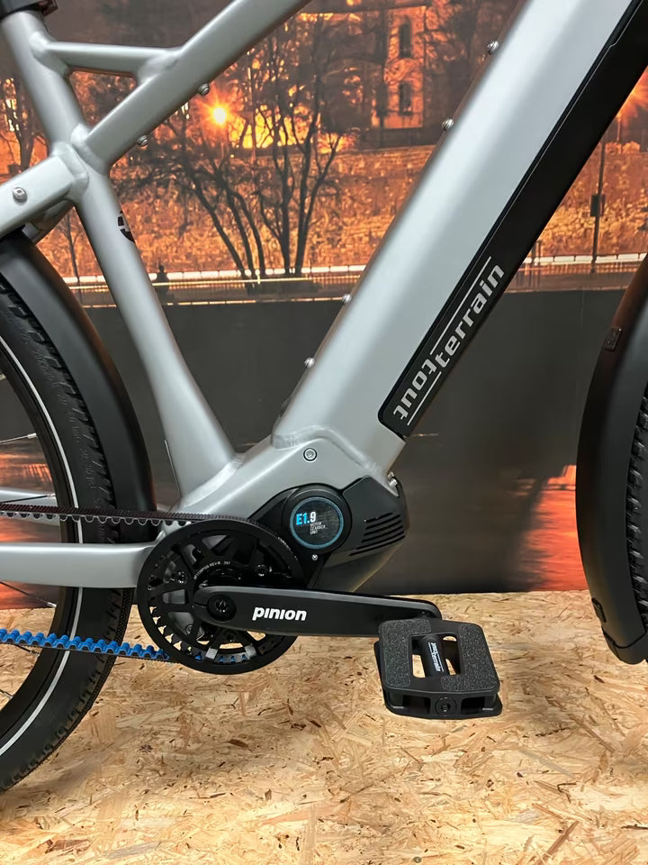 Tout Terrain Appia Select 4.1 – Premium E-Trekking-Bike mit Pinion-Antrieb und 700 Wh Akku Cromo Lucido Matt