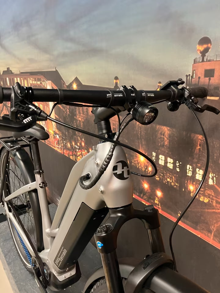 Tout Terrain Appia Mixte Select 5.1– Premium E-Trekking-Bike mit Pinion-Antrieb und 700 Wh Akku Cromo Lucido Matt